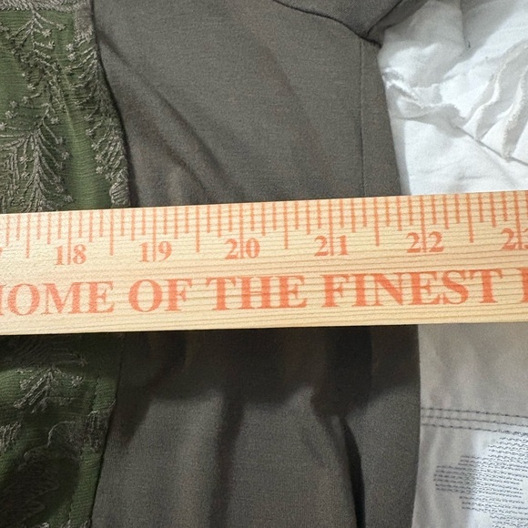 Very pretty mossy green embroidered long sleeve dress. V neck with tie bow. - Picture 10 of 14